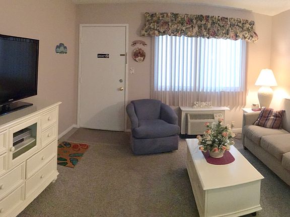 4th image of 1008 Wesley Ave #508