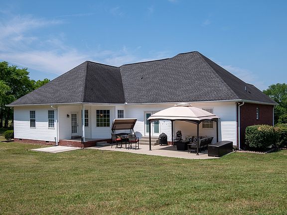 3rd image of 541 Newton Ln