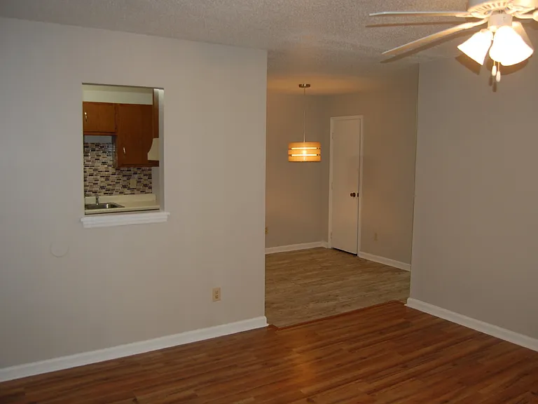 5615J Hornaday Rd — Photo 2