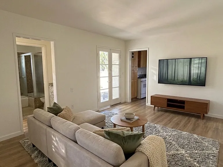 4503 Castle Ln — Photo 1