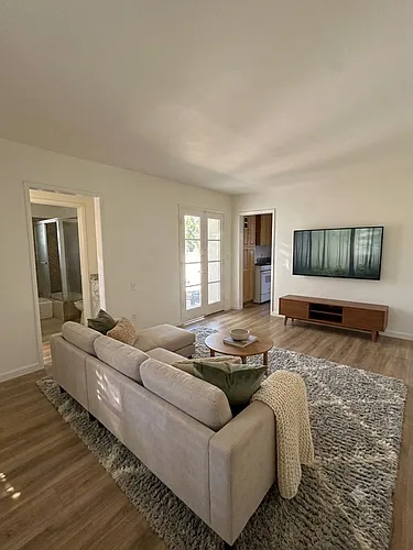 4503 Castle Ln Photo 1