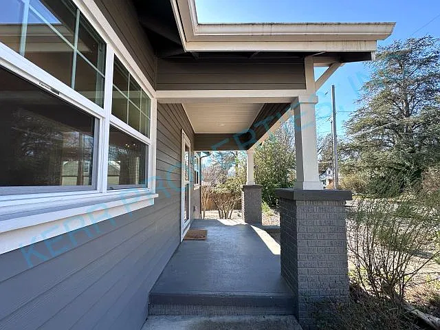 Charming 3-Bed Home with Gleaming Hardwood Floors in Gresham - Spacious 2516 sq.ft. Gem! — Photo 2