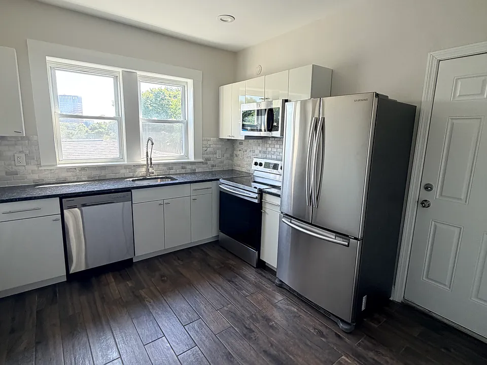 88 Bristol St #5