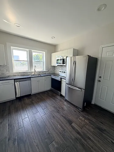 90 Bristol St Photo 1