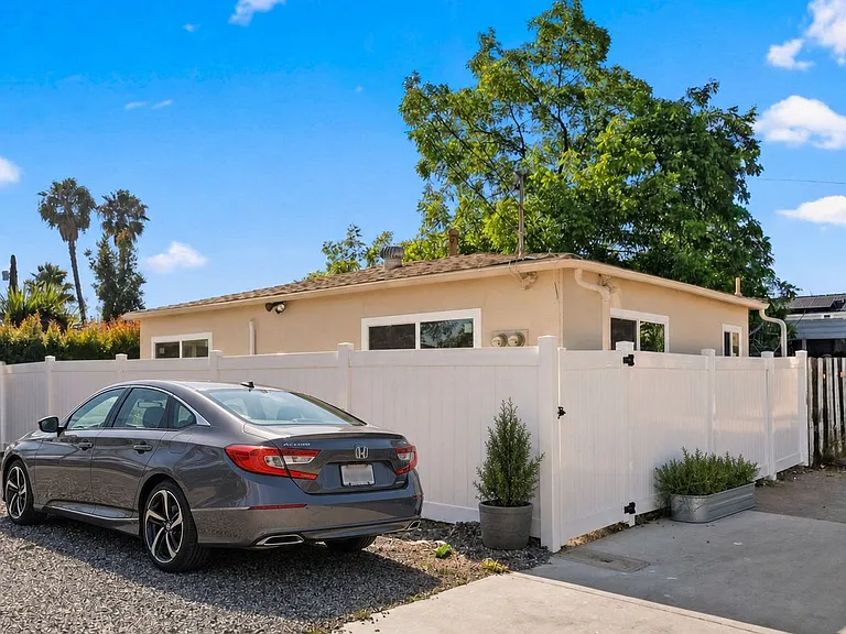 3547 Boundary St — Photo 11