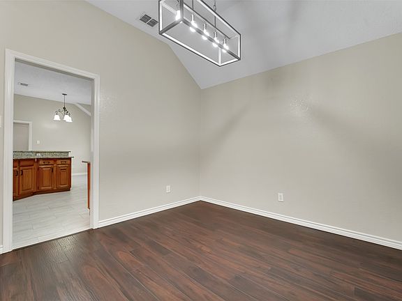 4th image of 4001 Arrowcrest Ln
