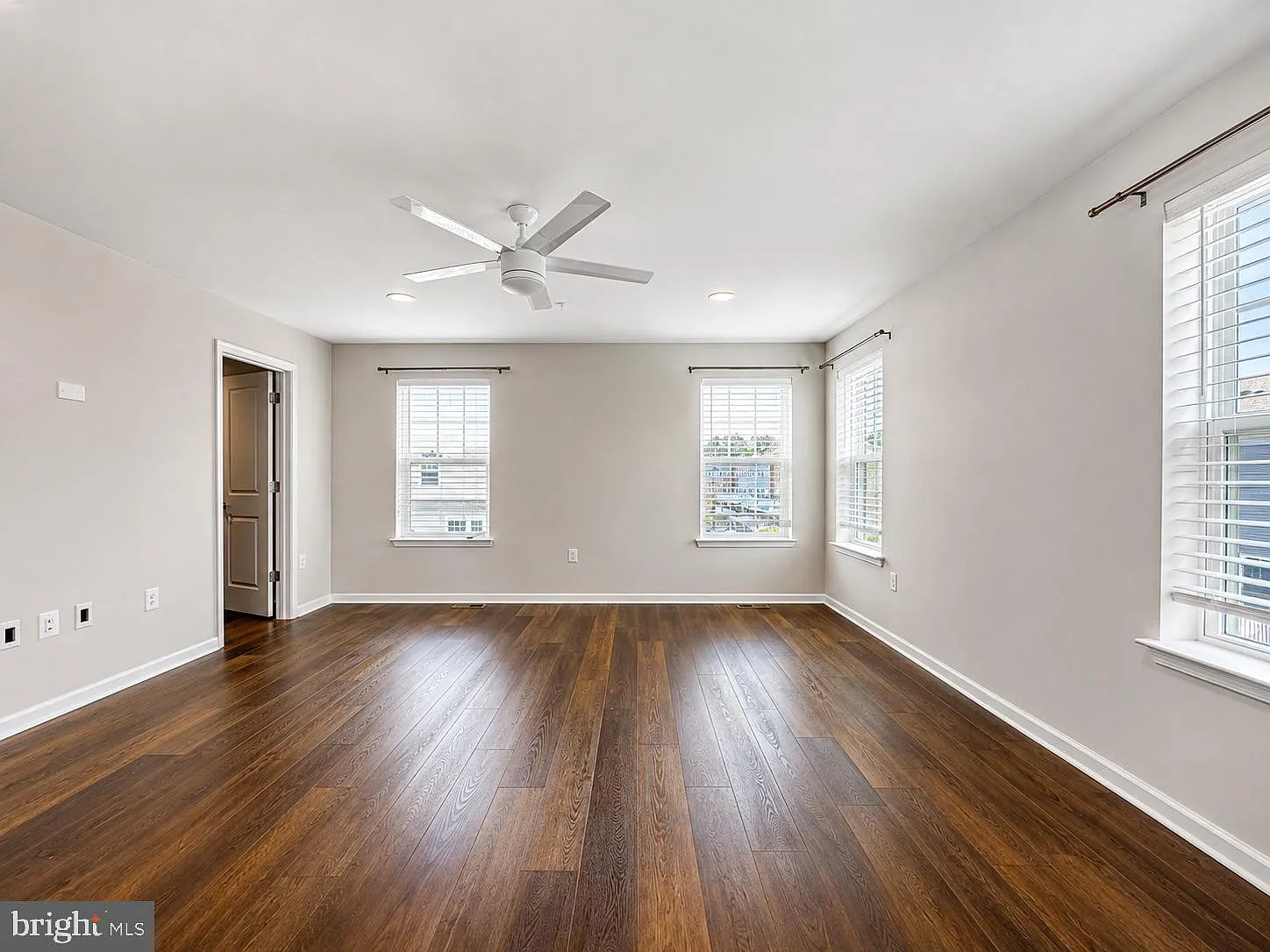 3 bed, 2.5 bath, 2766 sqft, $3,200 — Photo 1