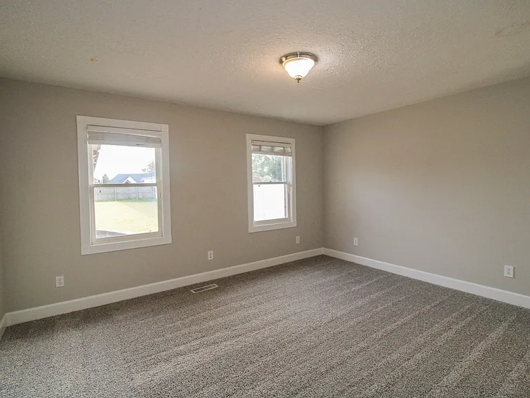 17524 Martin Dr — Photo 32