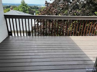 601 Carpenter Pl, Ridgefield, NJ 07657