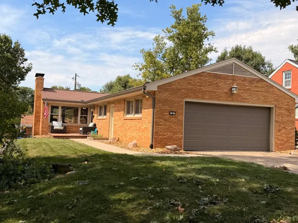 8 Briarwood Ave, Bloomington, IL 61701