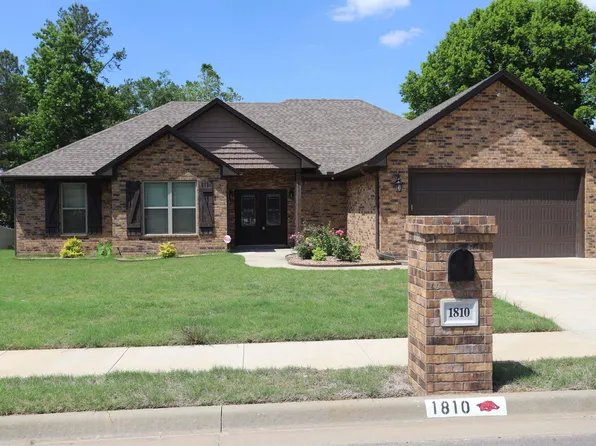 1810 Janie Francis Dr, Russellville, AR 72801