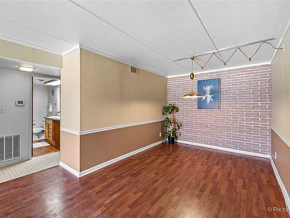 5th image of 1110 N Farnsworth Ave APT 111