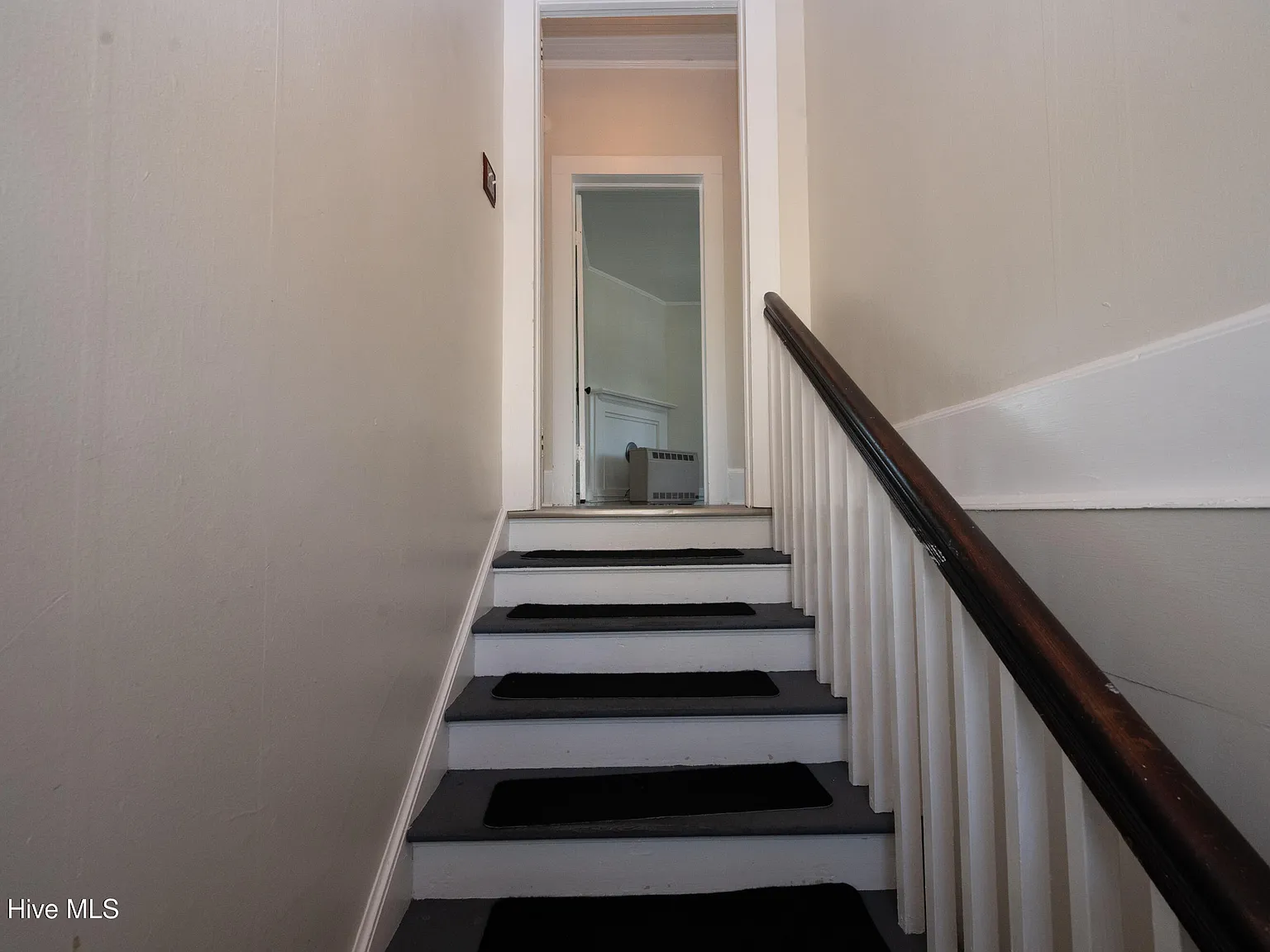 2 bed, 1.0 bath, 900 sqft, $1,100 — Photo 2