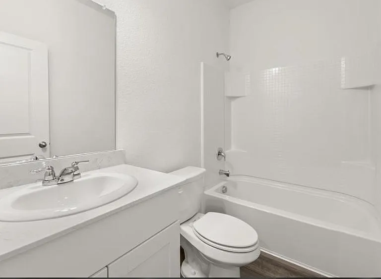 17 Glen Crossing Rd — Photo 23