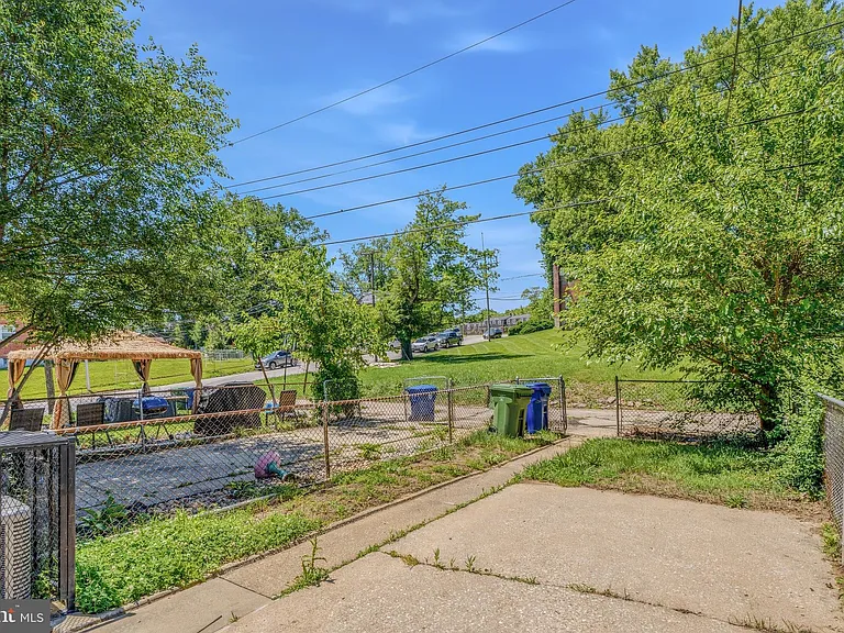 586 Lucia Ave — Photo 33