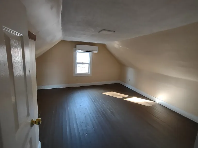 219 E High St — Photo 11