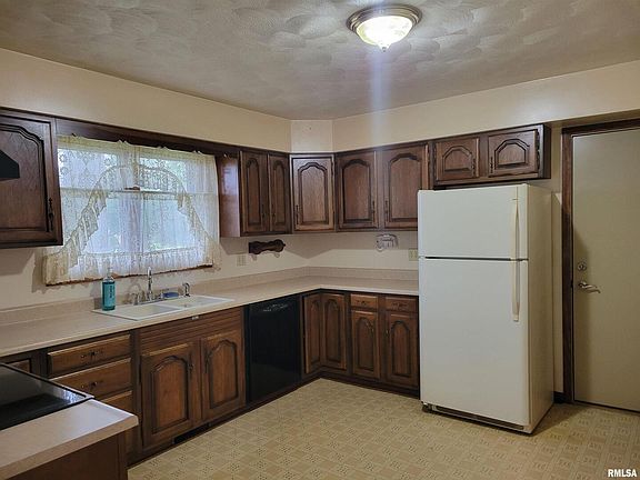 5th image of 703 Cherry Dr