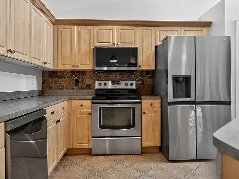 Kitchen 1/3
