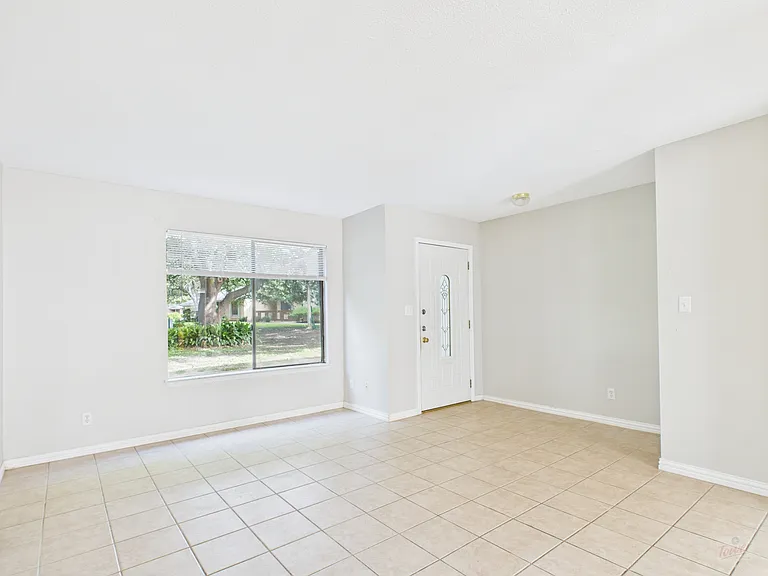 9520 Quail Village Ln — Photo 4