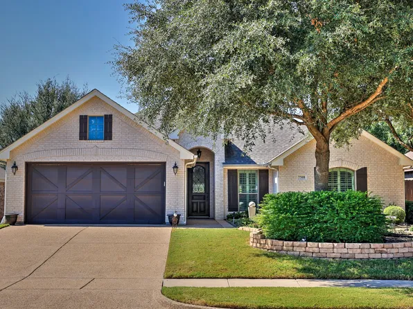 7508 Green Links Dr, Benbrook, TX 76126