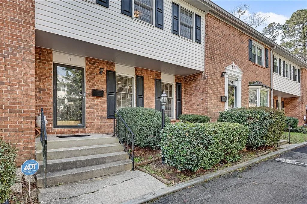 3 bed, 2.5 bath, 1534 sqft, $2,500 — Photo 2