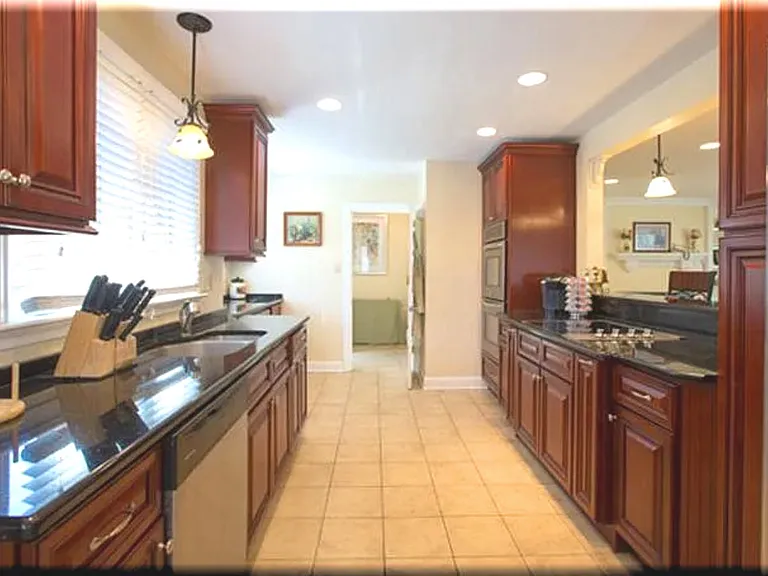 1124 Rose Glen Rd — Photo 25