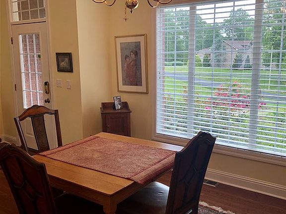 4th image of 1002 Hidden Valley Dr