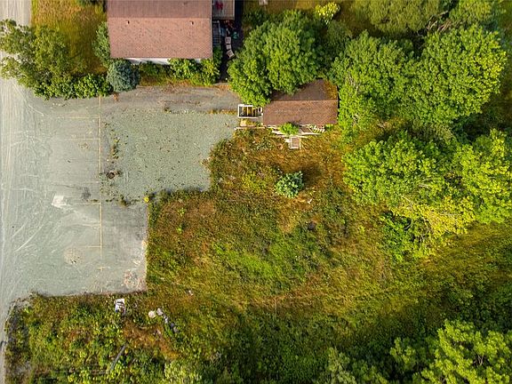 5th image of 1176 Torbay Road