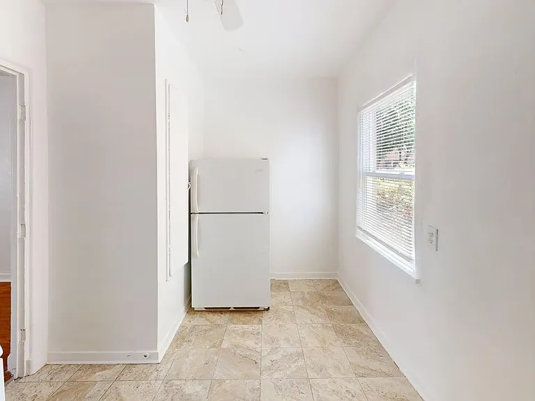 800-Kent-NW-Unit-4-Kitchen 1_06282026