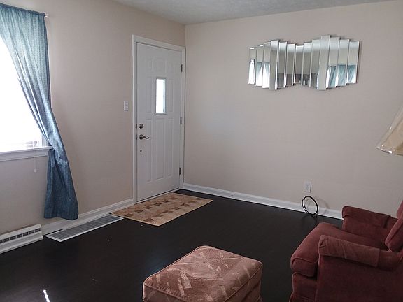 3rd image of 651 Oak St