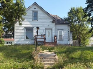 350 E Cedar St, Cherokee, IA 51012