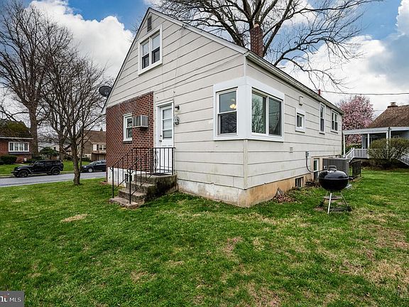 5th image of 511 Grill Ave