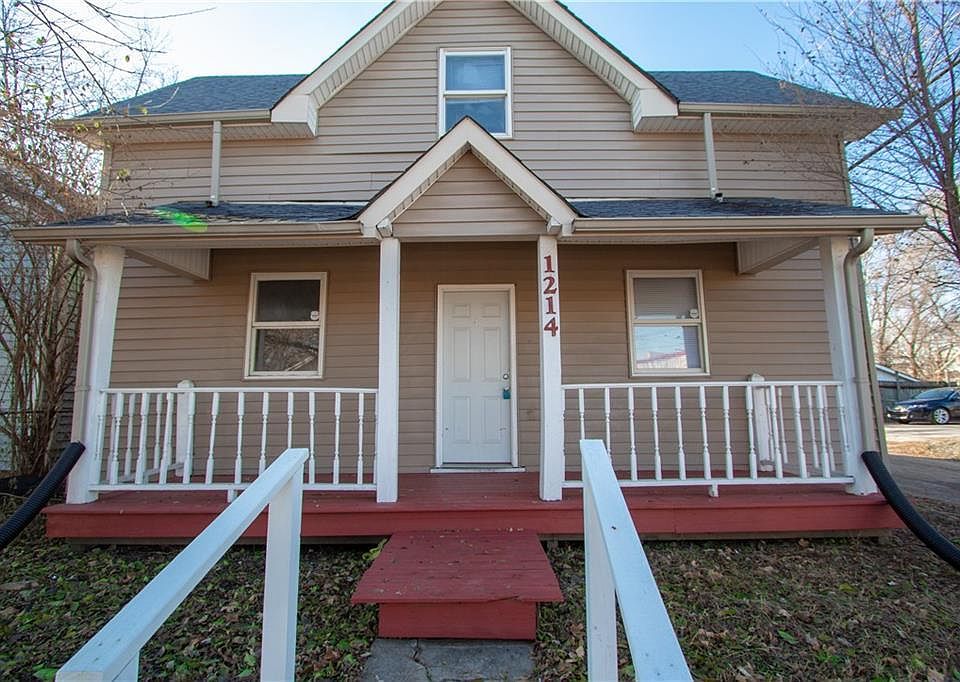 1st image of 1214 S Sheffield Ave