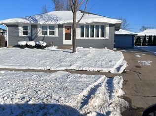 355 31st St NW, Cedar Rapids, IA 52405