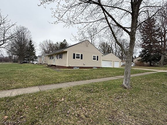 2nd image of 334 W Park Blvd