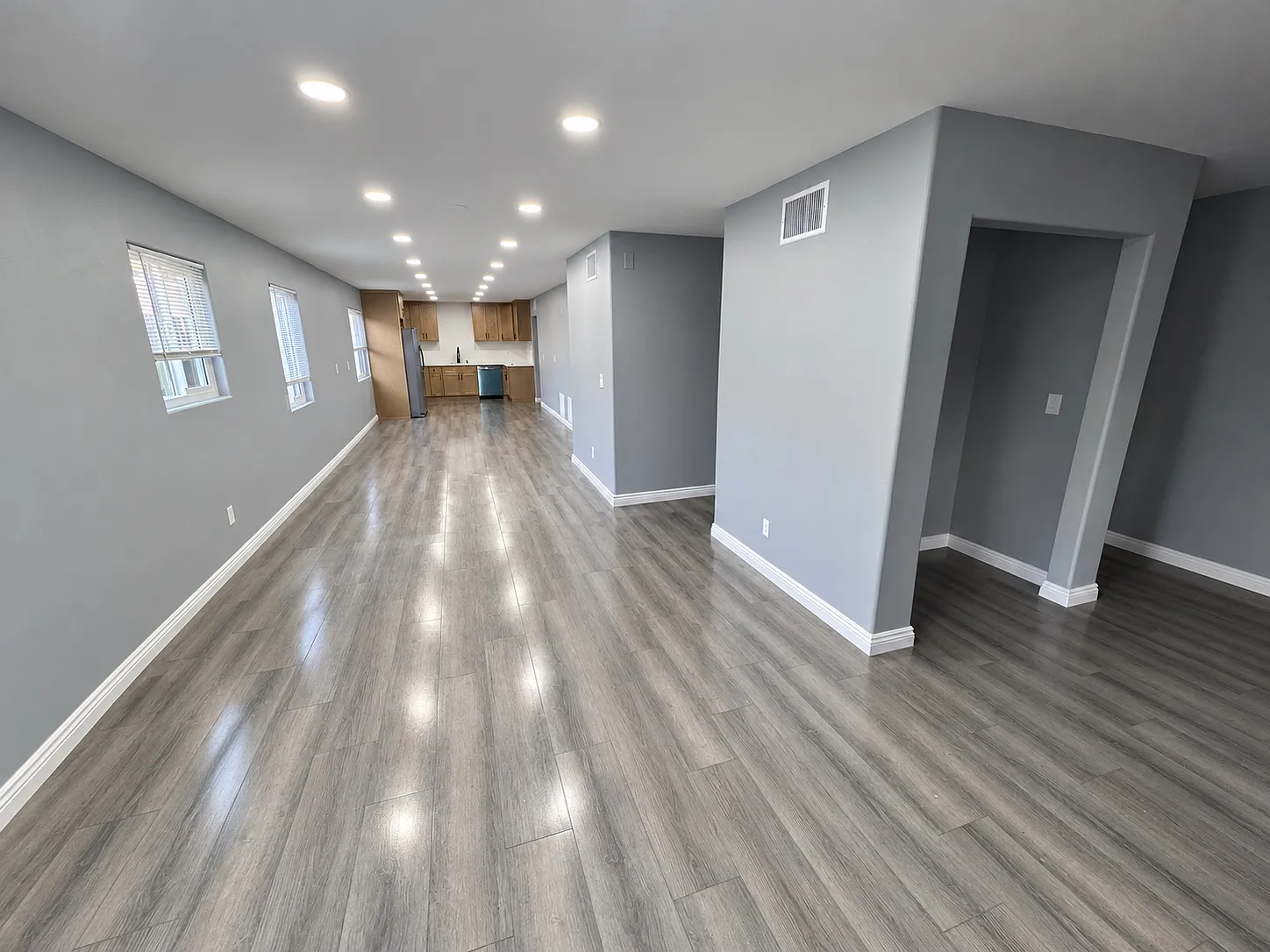 5 bed, 2000 sqft, $1,000 — Photo 1