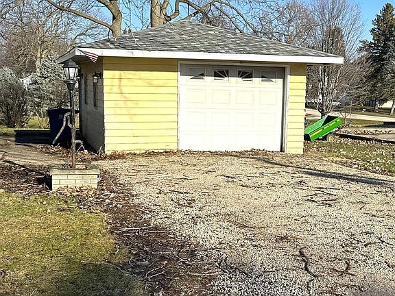 4th image of 510 E Division St