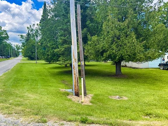 3rd image of 1925 E Hubert Rd
