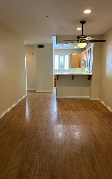 130 Beach Side Ct — Photo 4
