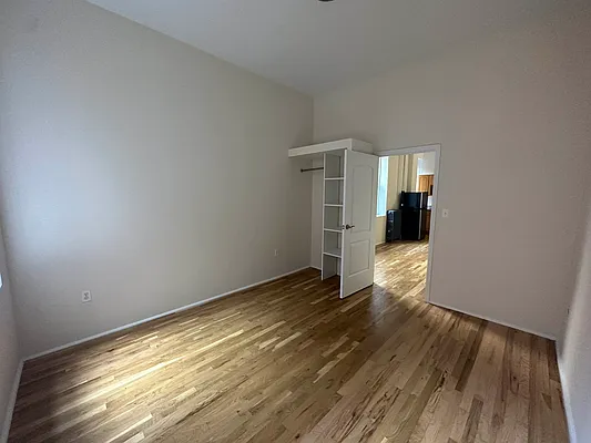 Rented by Premier Metro Realty Corp | media 15