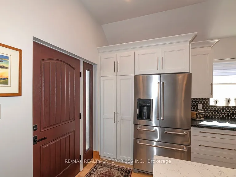 837 Kingston Rd #UPPER — Photo 11