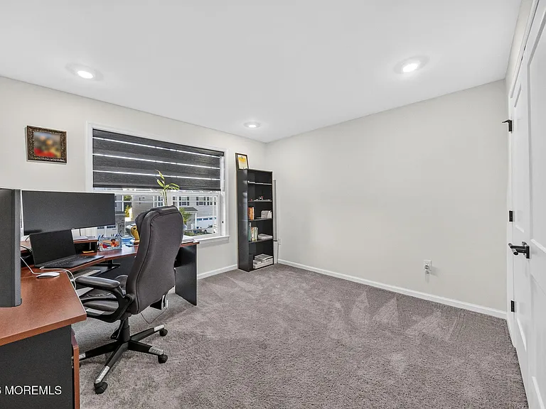 319 Tulip Ct — Photo 48