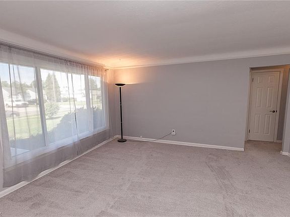 3rd image of 1155 Eastwood Ave