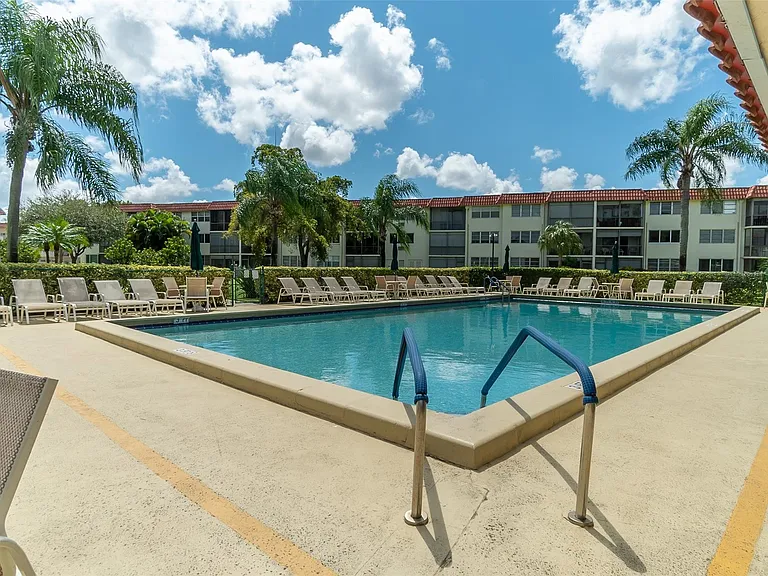 820 S Hollybrook Dr #209 — Photo 30