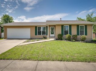 1366 Half Moon Dr, O'Fallon, MO