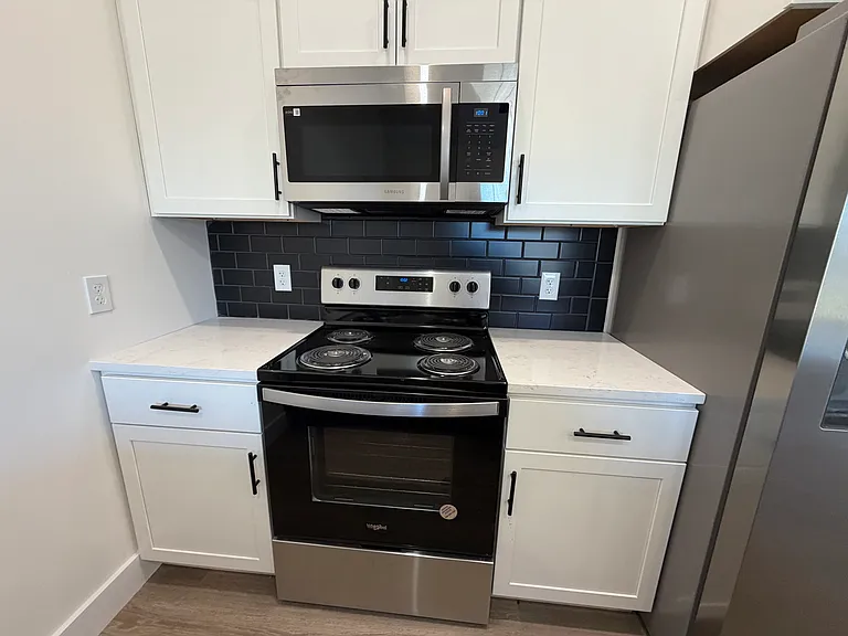 800 Engineer St #4 — Photo 3