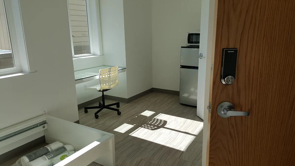 Studio, 160 sqft, $975 — Photo 2