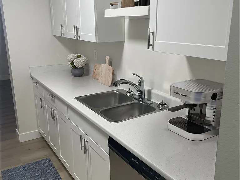 2550 Departure Bay Rd #319 — Photo 5
