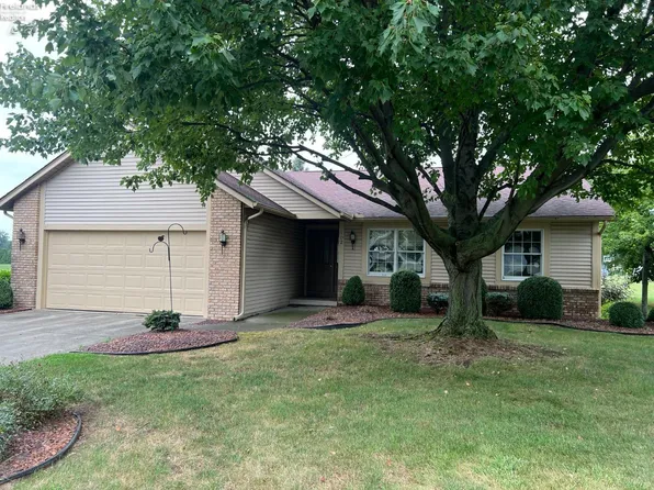 102 Orchard Grove Dr, Clyde, OH 43410