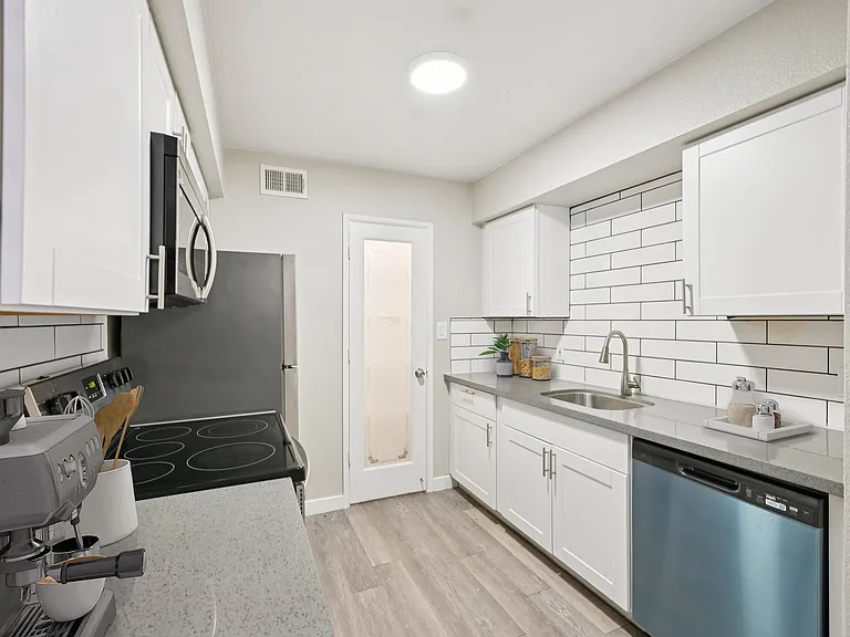 Jade Ridge Apartments — Photo 70